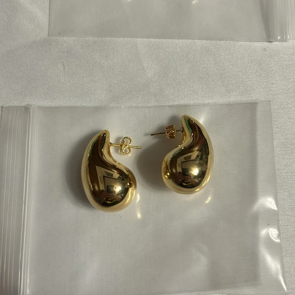Gold Earrings with Intricate Detailing and Polished Finish Lot #6 - Picture 6 of 6